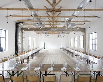 Fabrika Hostel & Suites - Tiflis - Sala de reuniones