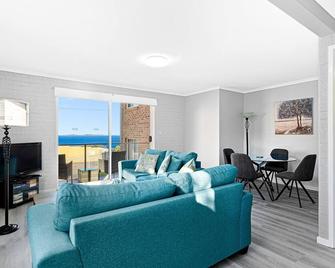 Countess Court Unit Great Ocean Views - Narooma - Living room