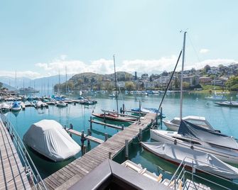 Hotel-Restaurant Seegarten-Marina - Spiez - Vista del exterior