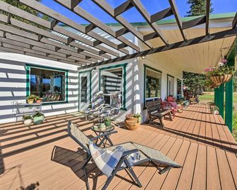Family Home w/ Stunning River & Mountain View - Priest River - Patio