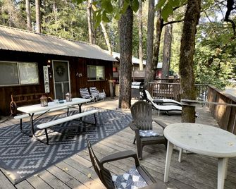 Spectacular Cabin with Nice River Views in Castella, California - Castella - Patio