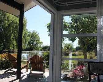 Revive On Oakview Boutique Beauty and Accommodation - Ashburton - Balcony