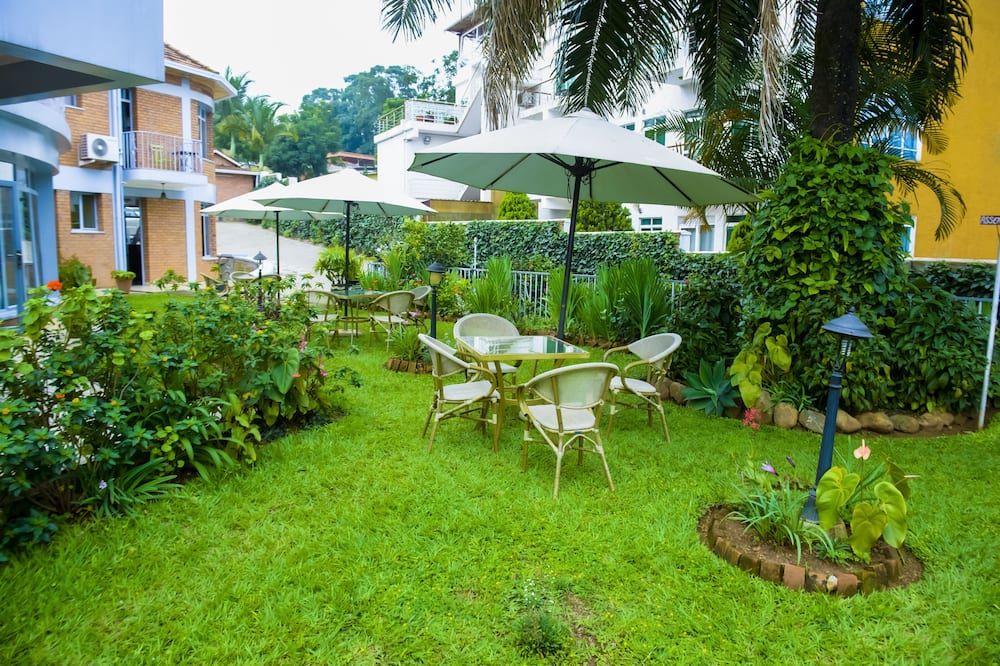 ون كليك هوتل - كيغالي - شرفة مرصوفة