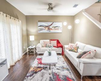 Dream Vacation Home! - Kissimmee - Living room