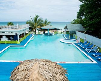 Fun Holiday Beach Resort - Negril - Piscina
