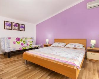 Malaga - Comfortable and Free Parking - SA5 E - Tribunj - Bedroom