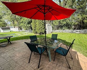 5 Bedroom Beach House in Old Homestead - Huron - Terasa