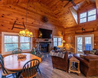 A Mountain Hideaway - Blowing Rock - Dining room