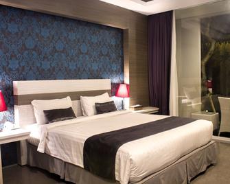 Transera Kamini Legian Hotel - Kuta - Schlafzimmer