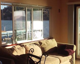 Overlooking clearlake from the living room - Clearlake - Wohnzimmer