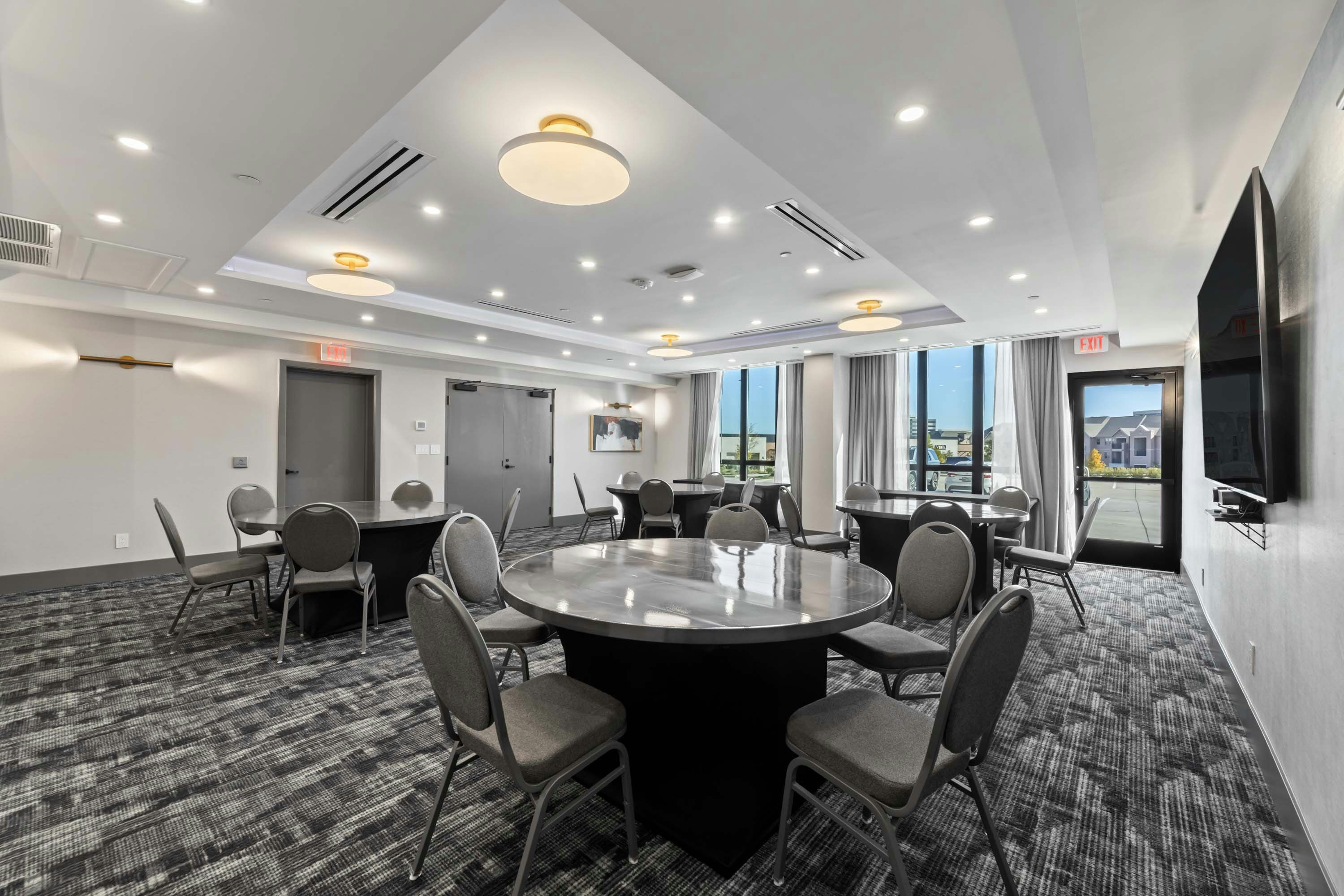 Sandman Signature Dallas Las Colinas Hotel & Suites thumbnail 3