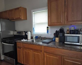 Sallie Cozy Burrow Guest House 20 minutes from Atlantic City - Egg Harbor City - Cocina