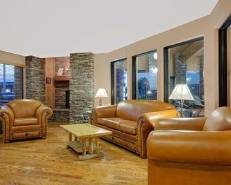 Pinedale Hotel & Suites - Pinedale - Living room