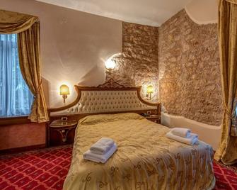 Alexios Luxury Hotel - Ioánnina - Bedroom