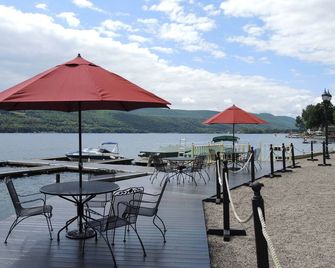 Your Luxury Getaway! Elegant Residential Suite + Dock + Covered Veranda - Hammondsport - Restaurante