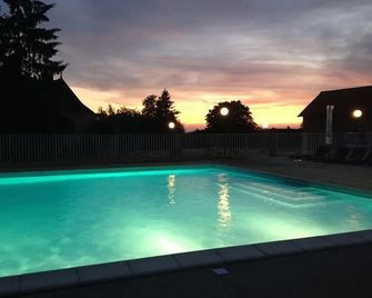 Domaine du Terrou - Gramat - Pool