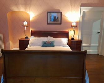 2 Bed Suite With Tea/coffee Making Facilities - Kells - Bedroom