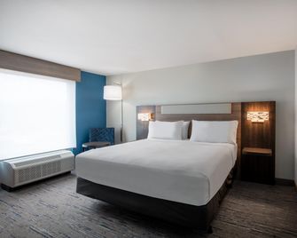 Holiday Inn Express & Suites Wilson I-95 by IHG - Wilson - Спальня