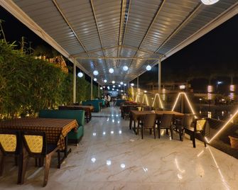 Rising Bliss Retreat Resort - Dharwad - Restaurante