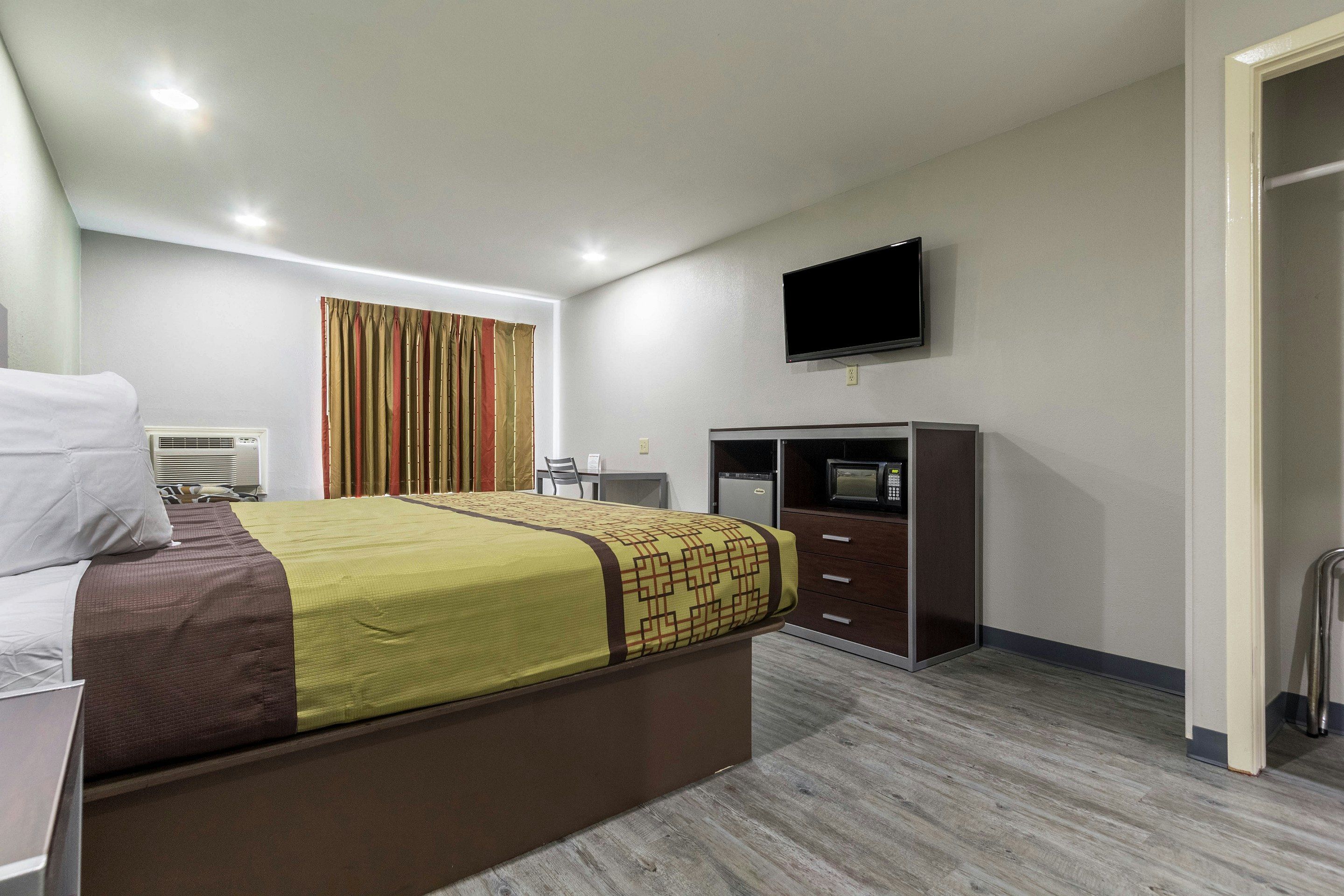 Scottish Inn and Suites - Tomball - Habitación