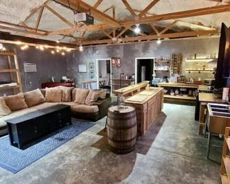 The Barndominium at Moon Valley - Ozark - Living room
