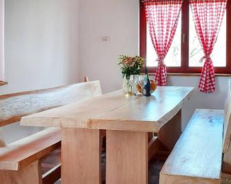 Beautiful Home In Debelo Brdo I - Gospić - Dining room