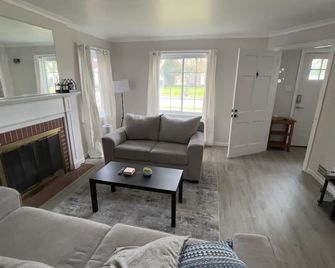 Brick Beauty in Quiet Neighborhood - Fort Wayne - Living room