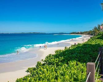 Deluxe Sun View Villa Near Gorgeous White Sand Beach! by RedAwning - Nassau