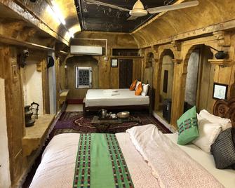 Desert Haveli Guest House - Jaisalmer - Bedroom