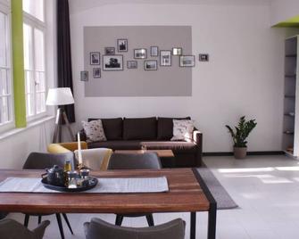 Family room-Family-Ensuite with Bath-List 22 - Leipzig - Living room