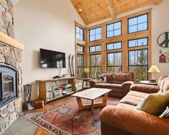 3 Bedroom plus Loft at Stratton with Hot Tub - Stratton - Living room