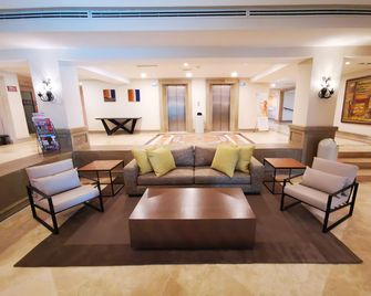 Holiday Inn Reynosa Zona Dorada By IHG - Reynosa - Building