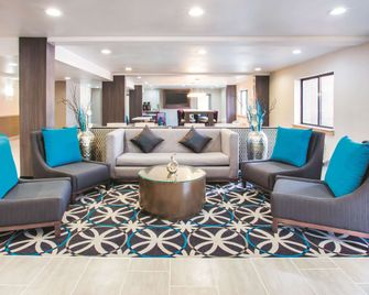 La Quinta Inn & Suites by Wyndham Cincinnati NE - Mason - Mason - Oleskelutila