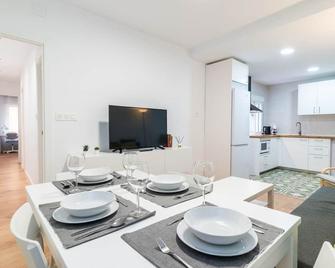 Stylish Family Apartment with Free Parking in Granada - Granada - Sala pranzo