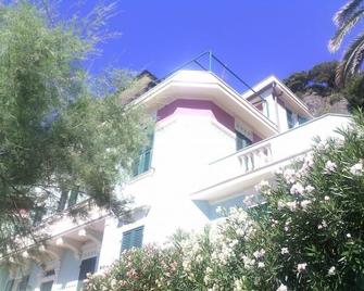 La Terrazza sul Mare Affittacamere - Monterosso al Mare - Building