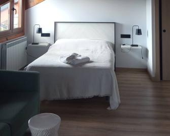 Apartamentos nuevos con encanto Fio de Neu - Laspaúles - Habitación