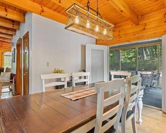 Hot tub, game room - Chillicothe - Essbereich