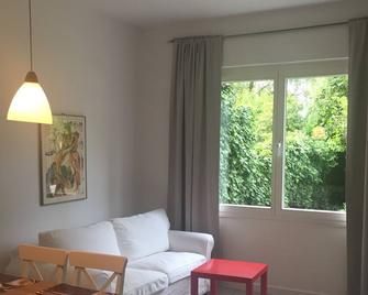 Vacation apartment in Südstadt 2 - بون - غرفة معيشة
