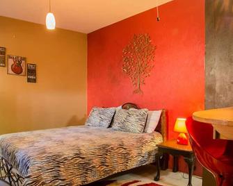 One32 Guest House - Kingston - Sypialnia