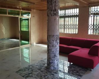 Spacious and comfortabel house in Klagon (Tema) - Tema - Living room