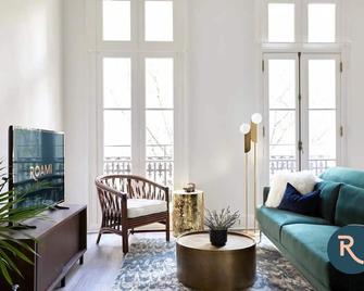 Roami at St. Charles - New Orleans - Living room
