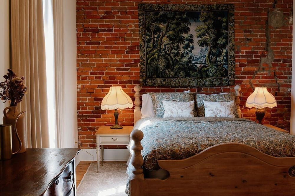 1850s Parisian Pied-A-Terre on Port Hope’s Main Street - Port Hope - Schlafzimmer