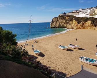 Carvoeiro Travel, 100m from Carvoeiro Beach - Praia do Carvoeiro - Strand