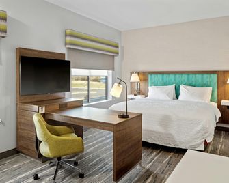 Hampton Inn Suites by Hilton Cincinnati West - Cincinnati - Bedroom