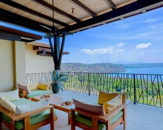 Luxe Villa- Private Beach Clubs, Concierge, Golf Cart!☆Four Seasons Access☆ - Culebra - Balcony