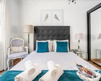 Jose & Ester House - Almada