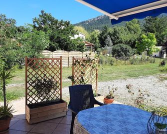 Villa Verdon Castellane Très Agréable Villa Spacieuse, Grand Jardin Arboré - Castellane - Patio