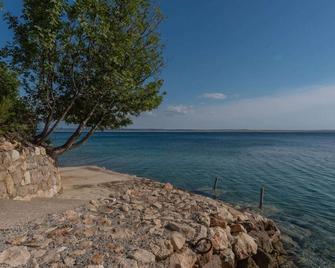 Exotic Holiday Home in Tribanj Kru ica near the Sea - Šibuljina - Playa