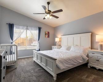 5 Bedroom House in Beautiful NW Bakersfield - Bakersfield - Bedroom