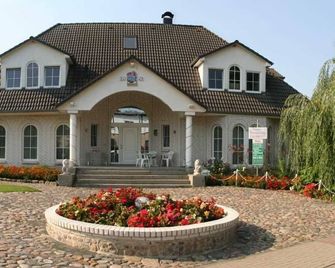 Vacation room Leuchtturm - Ferienwohnungen Machnitzki - Groß Nemerow - Gebäude